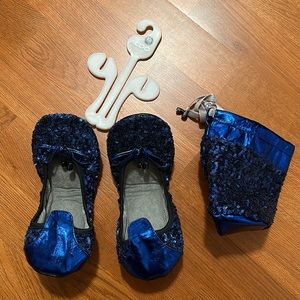 Aldo foldable flat shoe/slippers with purse